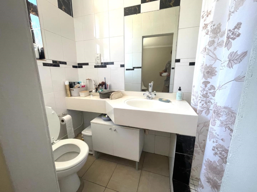 3 Bedroom Property for Sale in Zonnebloem Western Cape